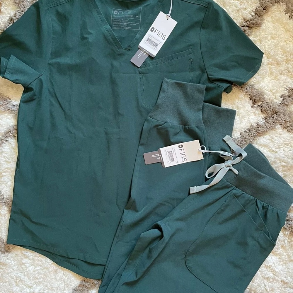 BNWT Figs Amazon green set